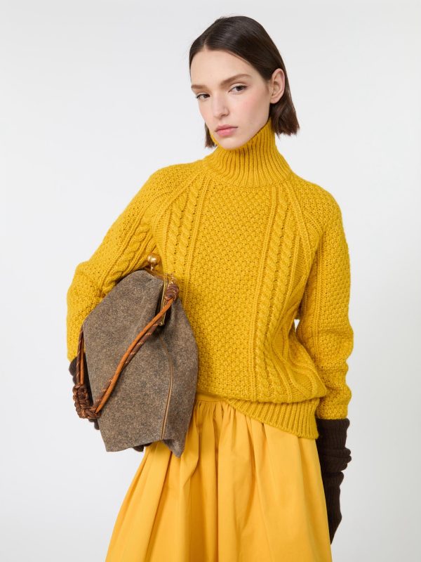 <b>WEEKEND MAXMARA</b><br/>WKSSARONG 01